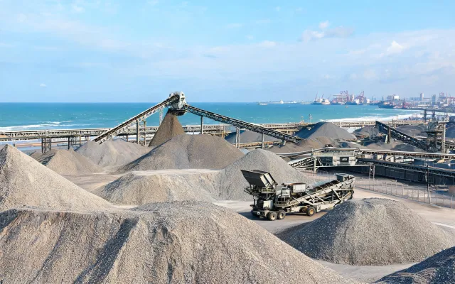 Port stockyard aggregate reclaim